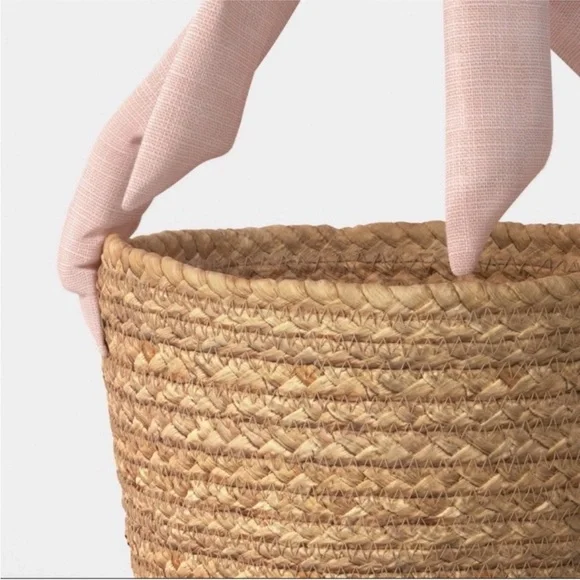 THRESHOLD NWT natural woven bow handle Easter basket -pink - Picture 3 of 5